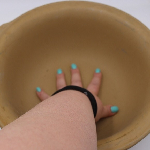 Pampered Chef Family Heritage 13" Stoneware Baking Serving Bowl - Picture 10 of 13